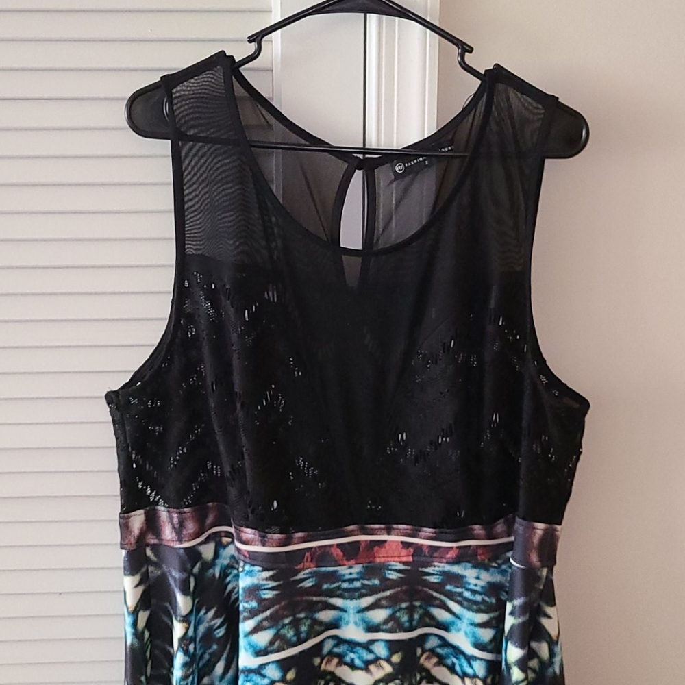 Dress - Picture 2 of 4